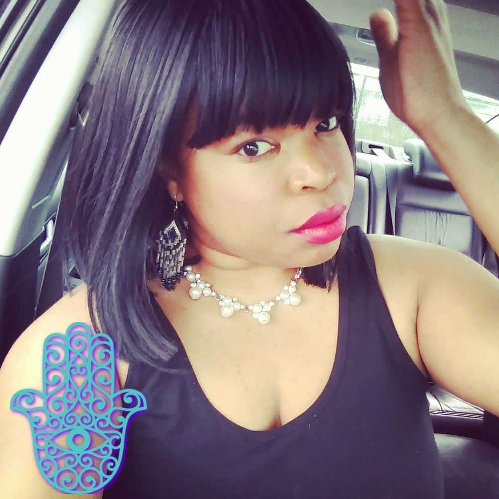 Meet your Posher, Latisha